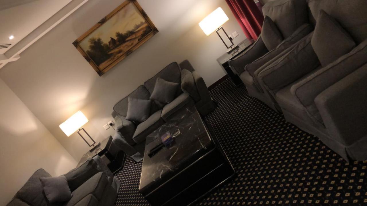 Sixty Three Hotel Suites 리야드 외부 사진