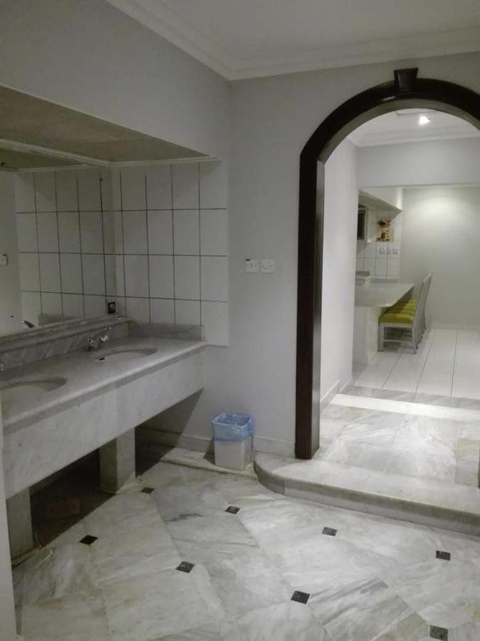 Sixty Three Hotel Suites 리야드 외부 사진