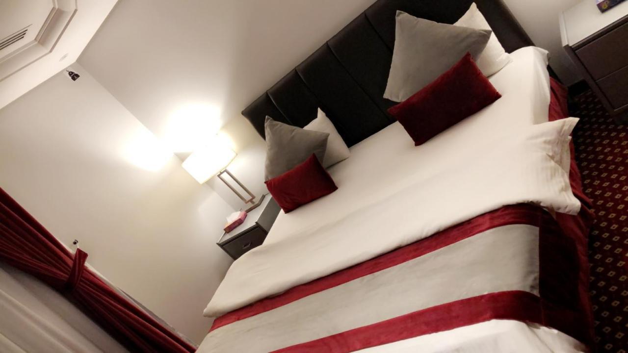 Sixty Three Hotel Suites 리야드 외부 사진